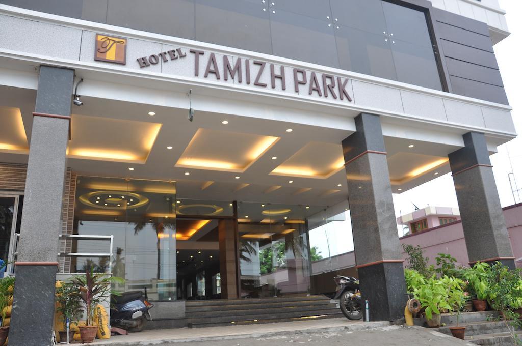 Hotel Tamizh Park Puduccseri Kültér fotó